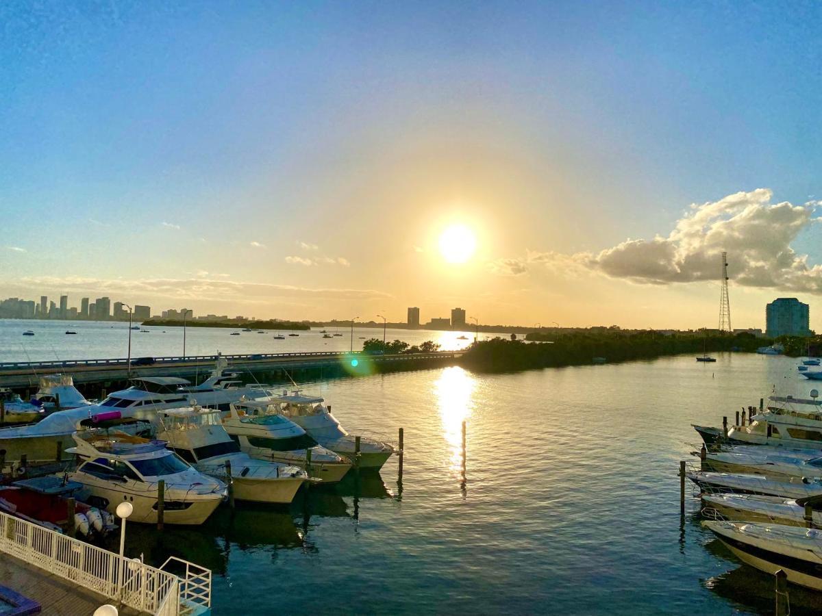 Deluxe Waterfront One Bedroom Apartment With Miami Skyline View, Free Parking 5 Mins Drive To Miami Beach Exterior photo