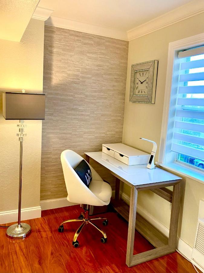 Deluxe Waterfront One Bedroom Apartment With Miami Skyline View, Free Parking 5 Mins Drive To Miami Beach Exterior photo