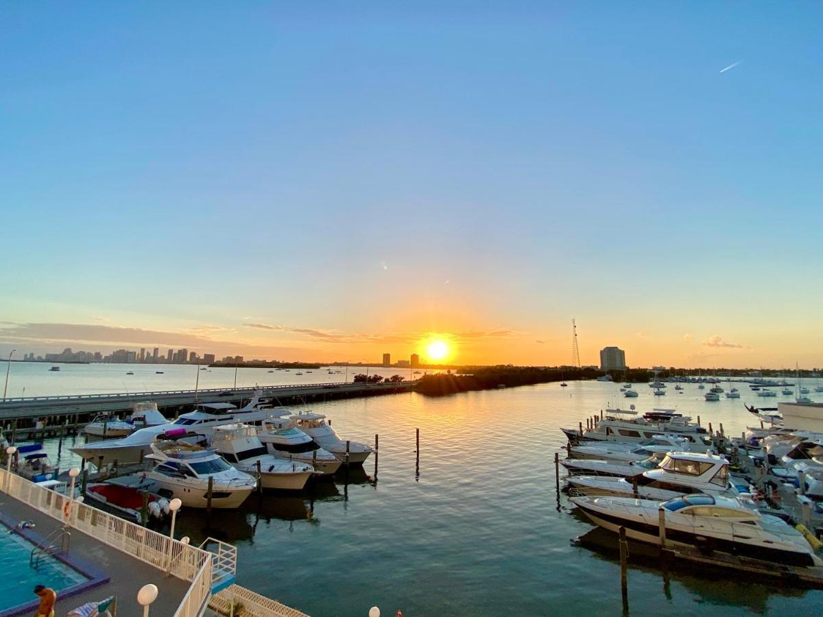 Deluxe Waterfront One Bedroom Apartment With Miami Skyline View, Free Parking 5 Mins Drive To Miami Beach Exterior photo