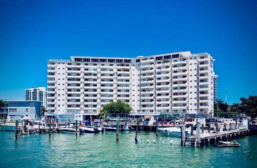 Deluxe Waterfront One Bedroom Apartment With Miami Skyline View, Free Parking 5 Mins Drive To Miami Beach Exterior photo